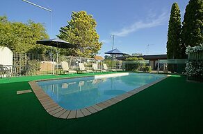 Nicholas Royal Motel