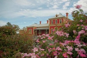 Nicholas Royal Motel