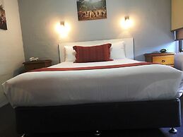 Nicholas Royal Motel
