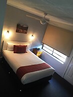Nicholas Royal Motel