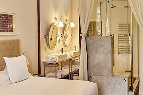 Hotel B
