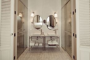 Hotel B