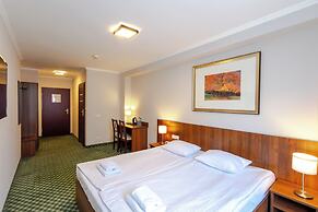 Hit Hotel