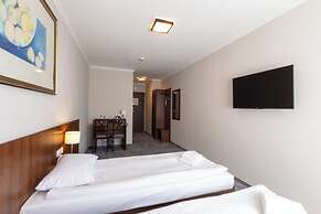 Hit Hotel