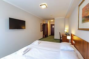 Hit Hotel