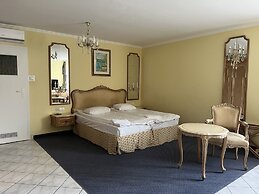 Hit Hotel