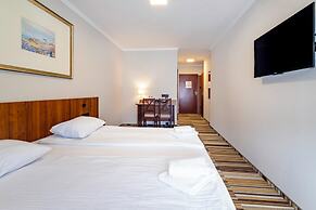 Hit Hotel