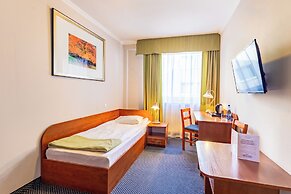 Hit Hotel