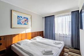 Hit Hotel