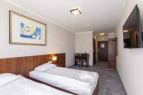 Hit Hotel
