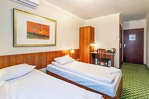 Hit Hotel