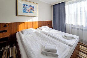 Hit Hotel