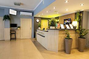 Hit Hotel