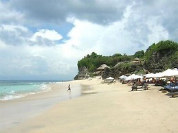 Mahagiri Villas & Spa Dreamland