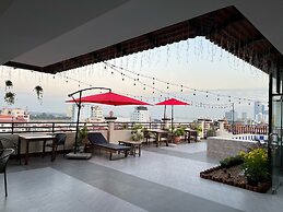 Queen Wood Hotel