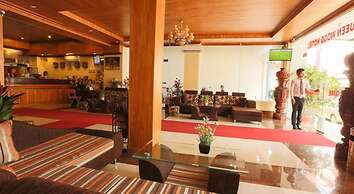 Queen Wood Hotel