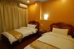 A&A Plaza Hotel