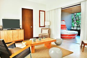 El Mangroove Papagayo, Autograph Collection