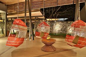 El Mangroove Papagayo, Autograph Collection