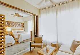 El Mangroove Papagayo, Autograph Collection
