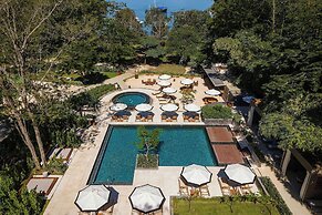 El Mangroove Papagayo, Autograph Collection