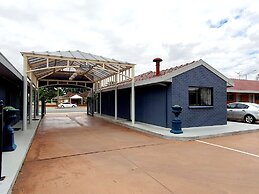 Addison Motor Inn