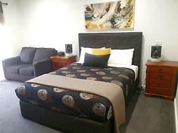 Addison Motor Inn