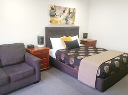 Addison Motor Inn