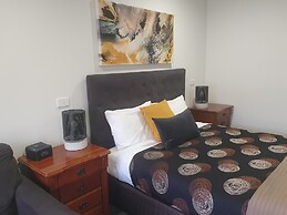 Addison Motor Inn