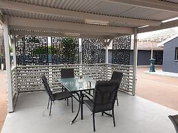 Addison Motor Inn