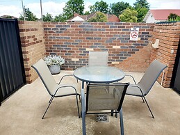 Addison Motor Inn