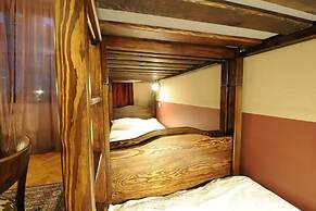 Hostel Deco