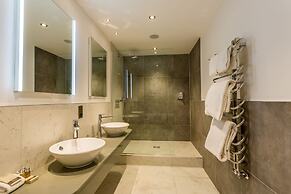 Storrs Hall Hotel