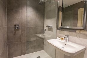 Storrs Hall Hotel