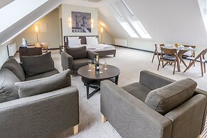 Augusten Hotel