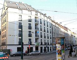 Augusten Hotel