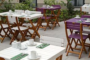 Augusten Hotel