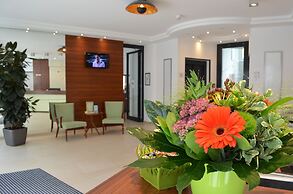 Augusten Hotel