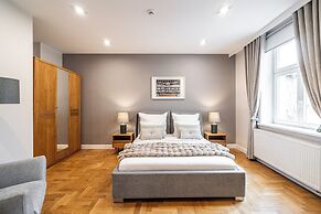 Venetian House Market Square Aparthotel
