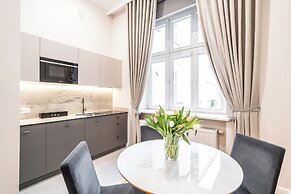 Venetian House Market Square Aparthotel