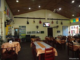 Blue Lagoon Inn & Suites