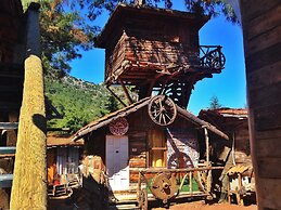 Kadir's Tree Houses