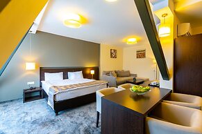 Golden Time Hotel