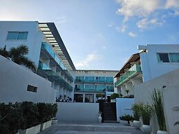 KC Beach Club & Pool Villas