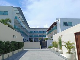 KC Beach Club & Pool Villas