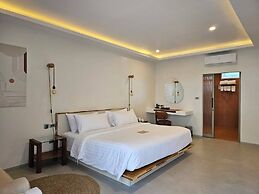 KC Beach Club & Pool Villas