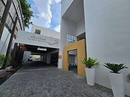 KC Beach Club & Pool Villas
