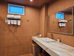 KC Beach Club & Pool Villas