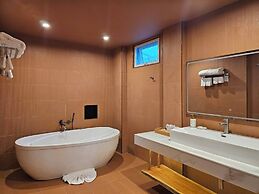 KC Beach Club & Pool Villas