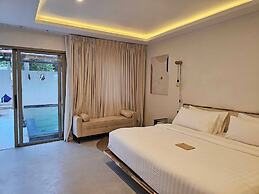 KC Beach Club & Pool Villas